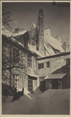 Interior courtyard in Pikas Street  duplicate photo