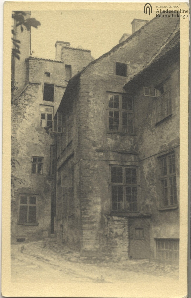 Interior courtyard in Pikas Street