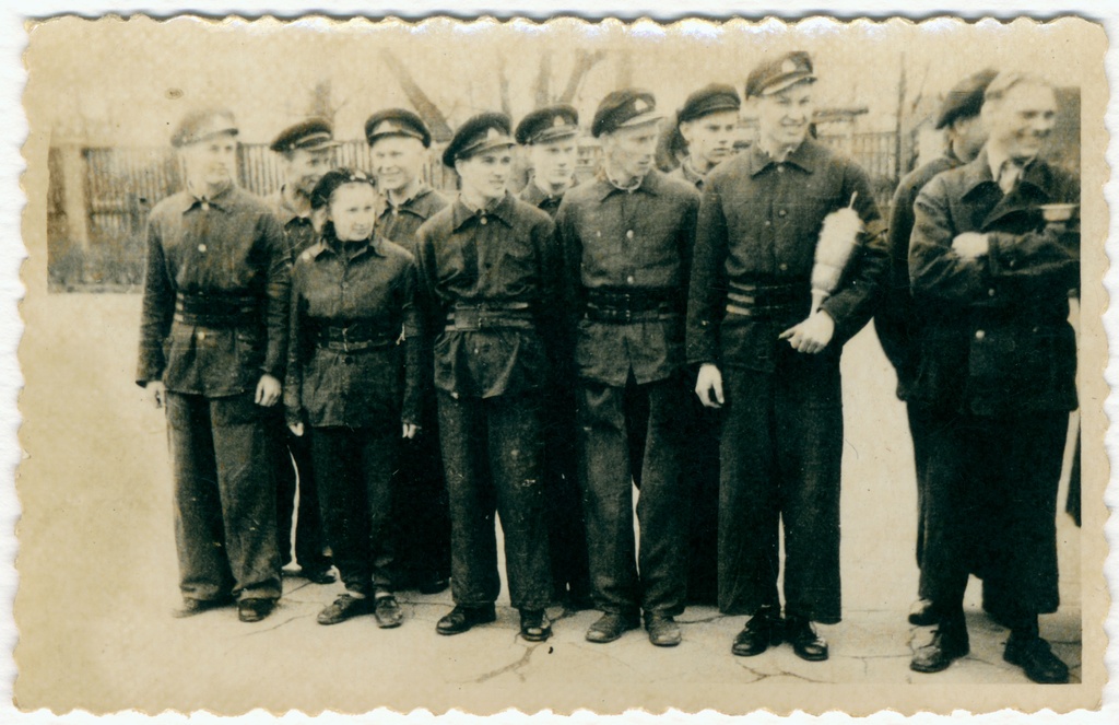 Tallinna VTÜ Lõuna divisjoni noortevõistkond pärast teatejooksu Kadriorus