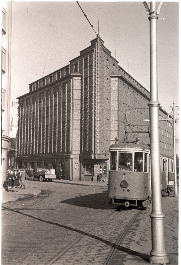 Tallinn, Pärnu maantee ja Lauristini tänava nurk.