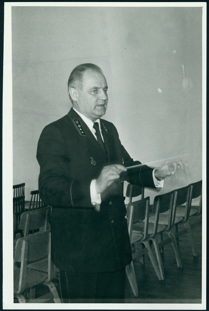 Tallinna TÜ puhkpilliorkestri dirigent Vello Loogna Eesti NSV Tuletõrjeühingu V kongressil