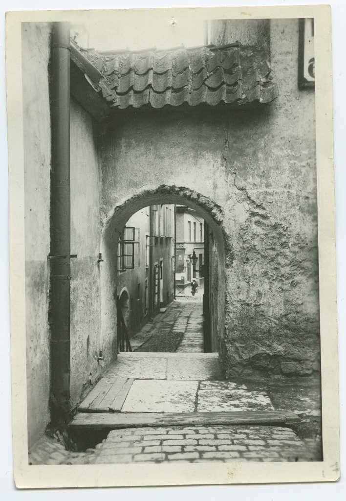 Tallinn, Trepi Street, "Nõelasilm", view to Harju Street.