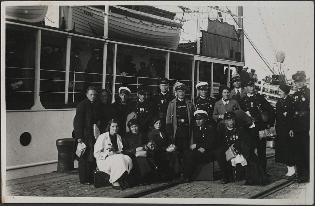 Nõmme VTÜ liikmed Tallinna sadamas pärast Soomest saabumist