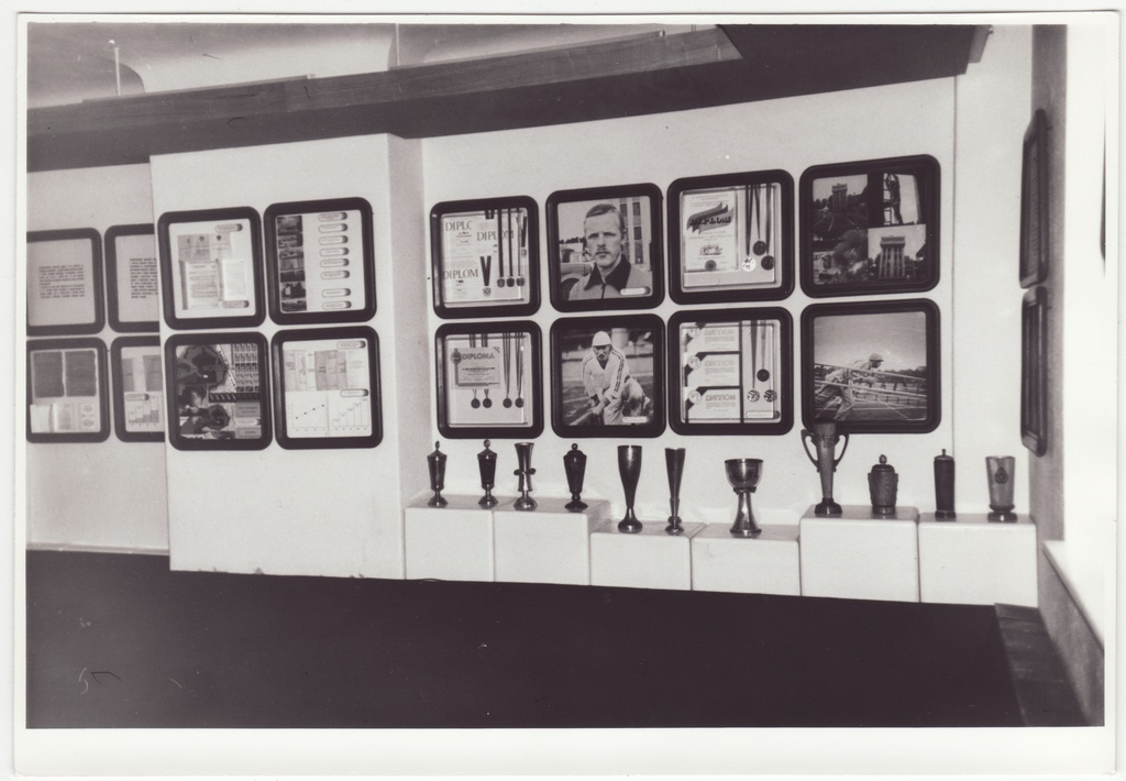 Läti tuletõrjemuuseumis: tuletõrjespordi ekspositsioon, 1981.a.