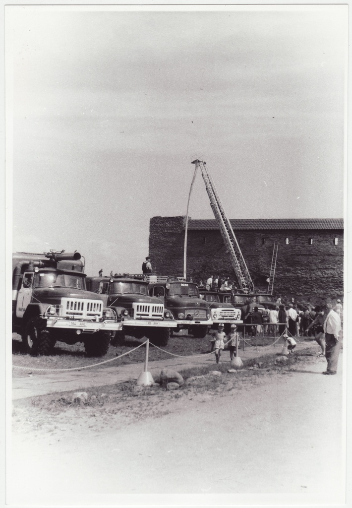 Narva Tuletõrjeühingu 125. aastapäeva tähistamine: tuletõrjetehnika näitusel - kaasaegsed tuletõrjeautod, 1997.a.