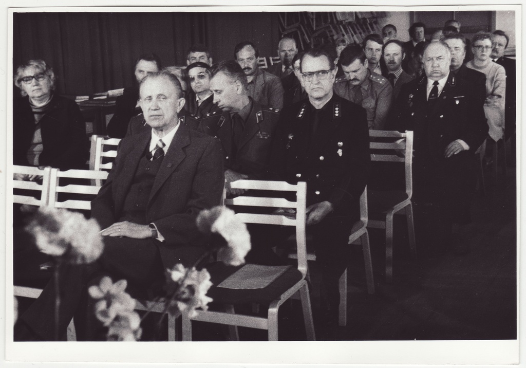 Eesti Tuletõrjemuuseumi teaduslik konverents: vaade konverentsi saali, esireas V. Tarmisto, 1988.a.