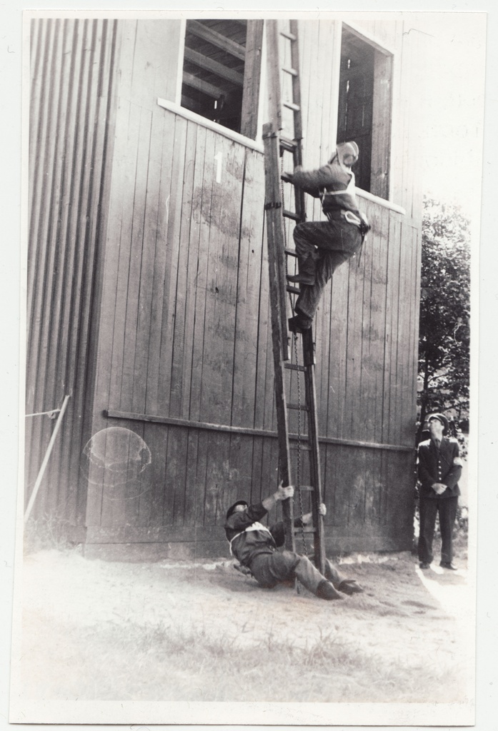 Balti liiduvabariikide II-tuletõrjevõistlused: tõmberedeli abil tõus 3. korrusele, 1962.a.