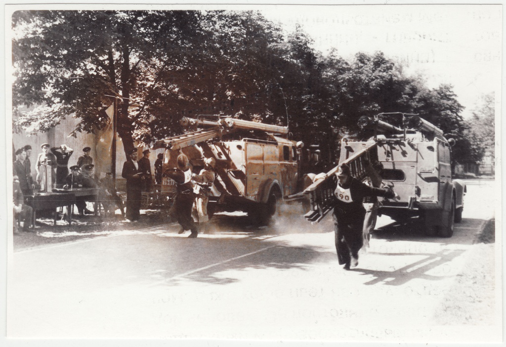 Balti liiduvabariikide II-tuletõrjevõistlused: tõmberedeli võtmine autolt, 1962.a.