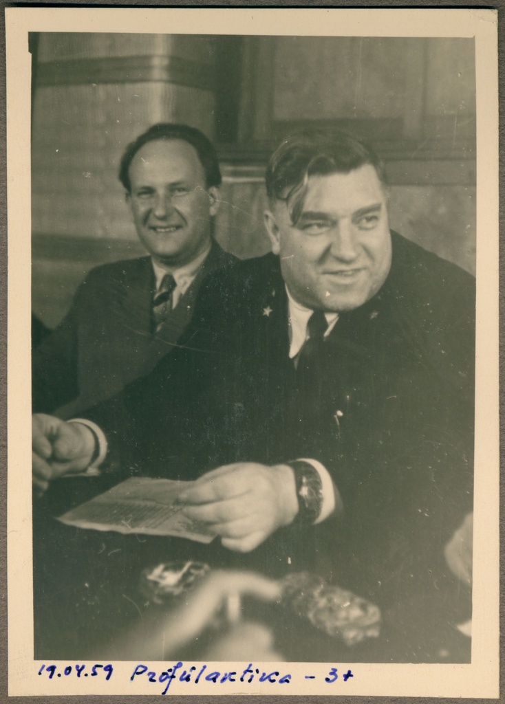 Verner Tammeleht ja Ants Jõgi Korstnapühkijate Kvalifikatsioonikomisjoni istungil, 1959.a.