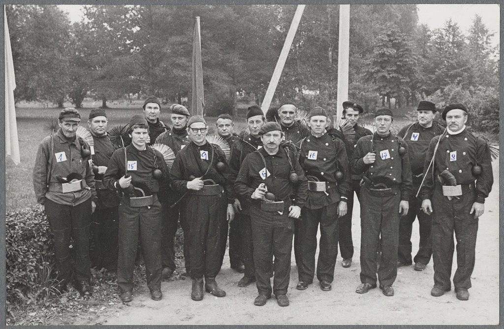 Grupifoto: I kutsemeisterlikkuse võistlus korstnapühkijatele, 1981.a.