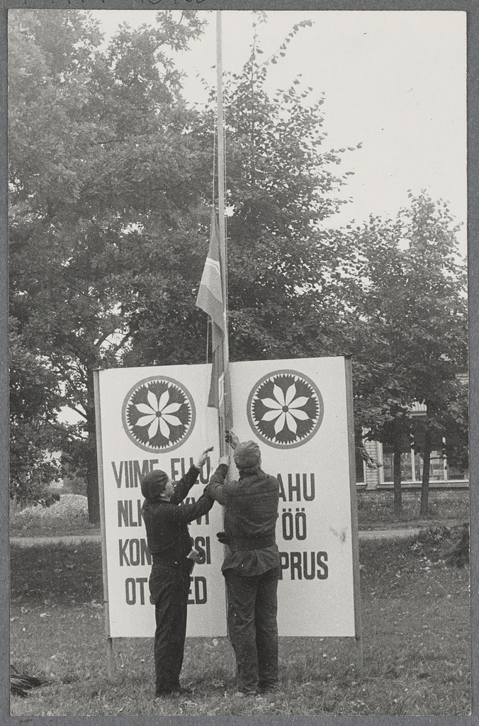 Võistluslipu heiskamine I korstnapühkijate kutsemeisterlikkuse võistlusel, 1981.a.
