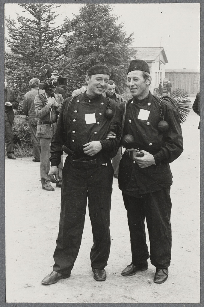 T.Maajärv ja H.Lokk I korstnapühkijate kutsemeisterlikkuse võistlusel, 1981.a.