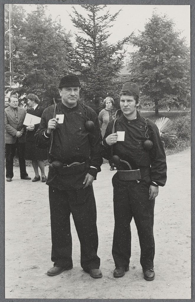 K.Teesalu ja O.Kaarna I korstnapühkijate kutsemeisterlikkuse võistlusel, 1981.a.