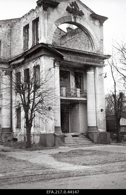Kino Grand Marina hoone varemed Merepuiesteel.  similar photo
