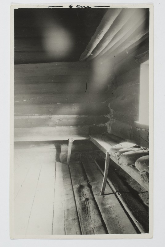 Reheõue talu rehetoa nurk pinkidega, Jämaja k, Jämaja