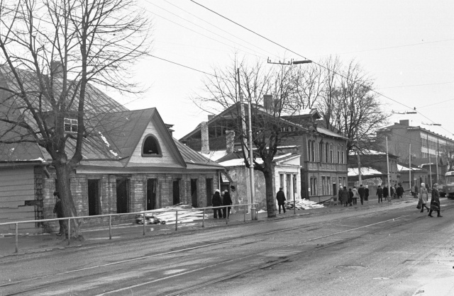 The houses are to be dismantled in Tallinn.