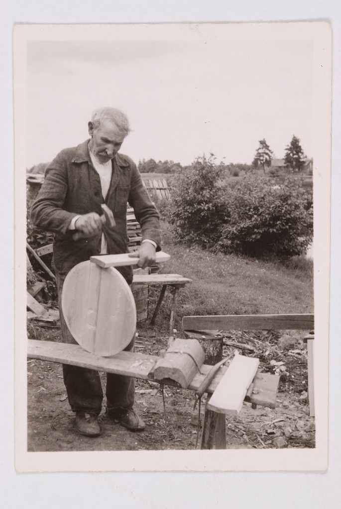Toobri valmistamine - tuorvi kõrvalaua paigalepanek, 17.VII 47. Avinurme v, Vadi k, Mulgi t