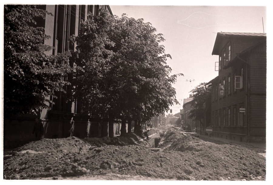 Tallinn, Kreuksi Street sewerage crawl, open.