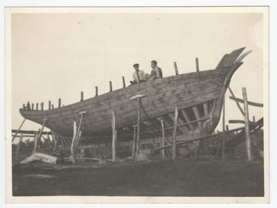 Construction of a sailing ship in Kihnus  duplicate photo