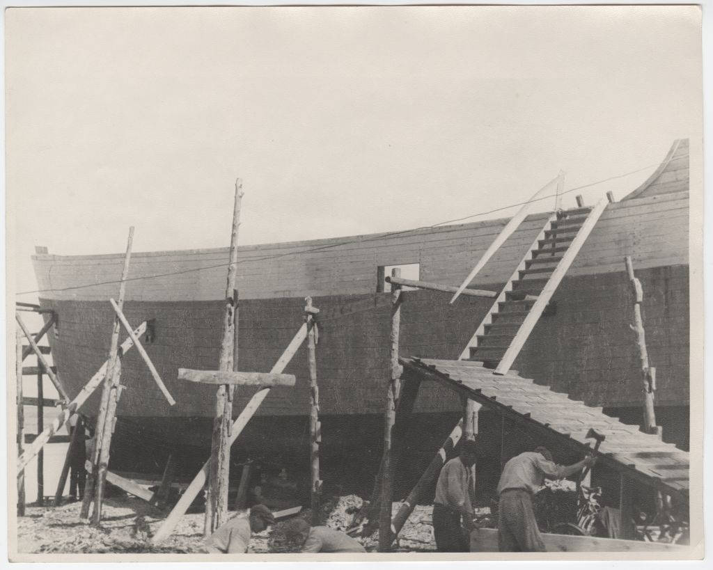 Construction of a sailing ship for sailing men
