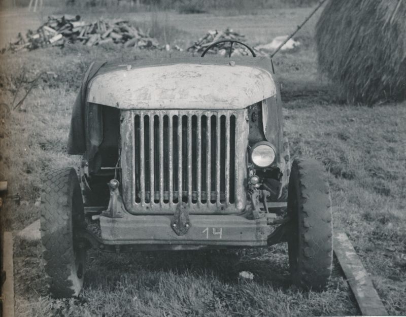 Foto. Traktoritest. Hugo Lilleväli. 1988. Asub HM 8672