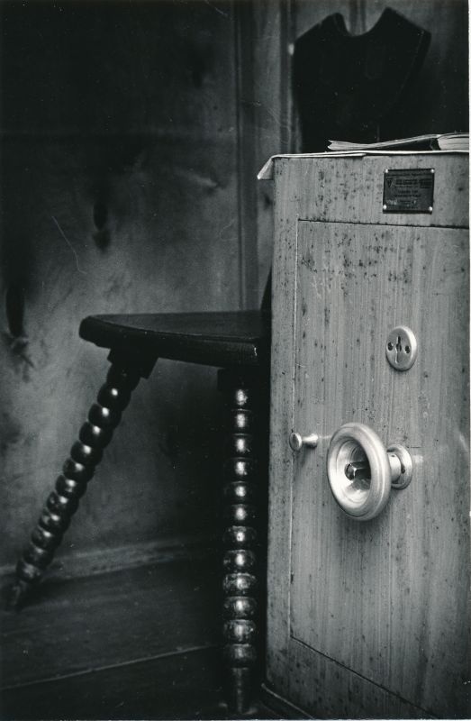 Foto. Fotoseeria "Laikmaa`80". Seeria võitis Haapsalu fotoklubi liikmete hulgas II koha. Foto H.Pilter.