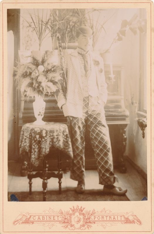 Foto. Axel Johannson, täisportree. Ateljeefoto 1894.