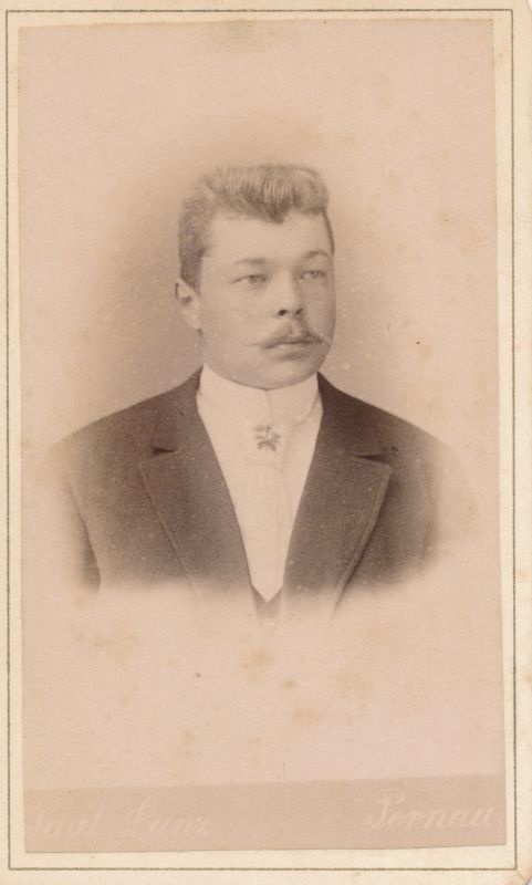 Foto. Otto Reimann, rinnaportree. Ateljee P. Lanz, Pärnu.