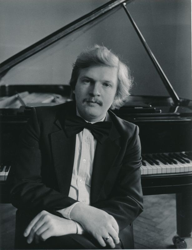 Foto. Eesti NSV Riikliku Filharmoonia solist, pianist Kalle Randalu esines Tšaikovski nimelisel konkurssil Moskvas 1982.