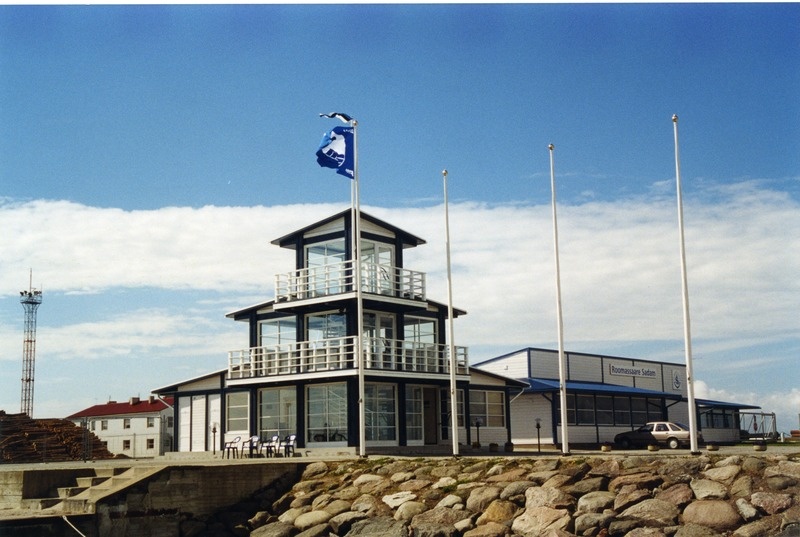 Roomassaare sadamahoone
