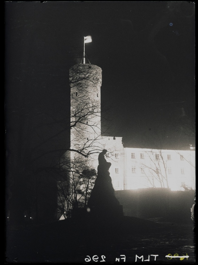 Tallinn, Pikk Hermann, vaade Lindamäelt.