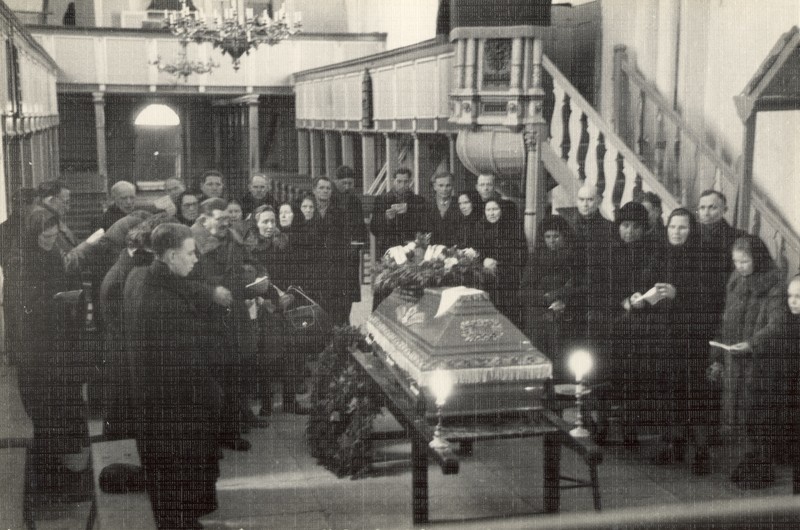 Jakob Paju matusetalitus Kihelkonna kirikus