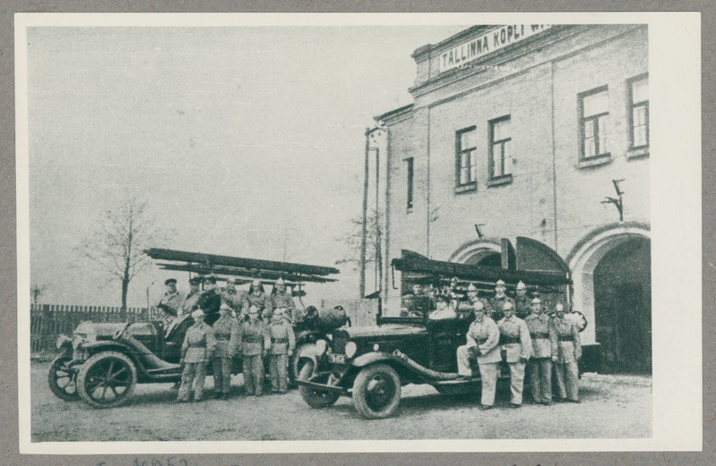 Tallinna Kopli VTÜ pritsiautod koos meeskondadega