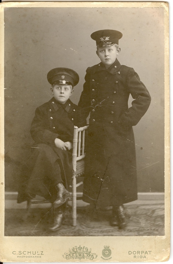 fotoportree, 2 tundmatu poisi täisportree 19.saj. lõpust