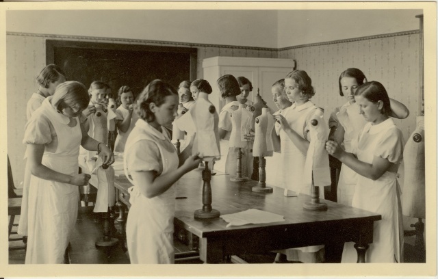 foto Kehtna Kõrgema Kodumajanduskooli õppeklass 1936-38