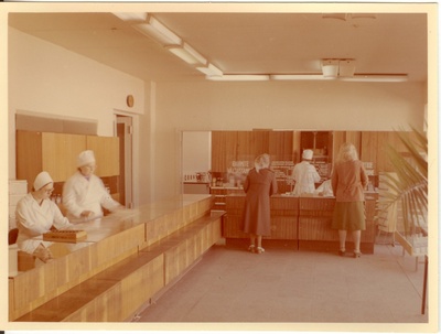 foto, Paide uue apteegi sisevaade 1970-ndatel a.  similar photo