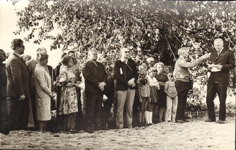 foto, prof. A.Linkbergi mälestuskivi avamine 7.08.1972.a.