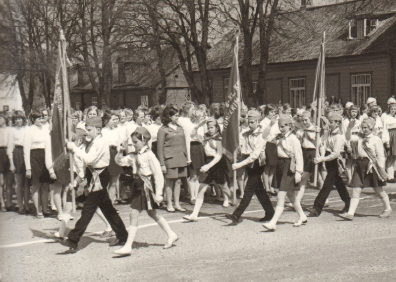 foto, Paide rajooni pioneeriorganisatsiooni 50. aastapäeva pidulik koondus Paides 20.05.1972.a.