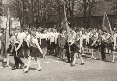 foto, Paide rajooni pioneeriorganisatsiooni 50. aastapäeva pidulik koondus Paides 20.05.1972.a.  similar photo