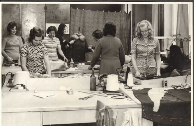 foto, Teeninduskombinaat "Järva" Türi Moeateljees  1975.a.