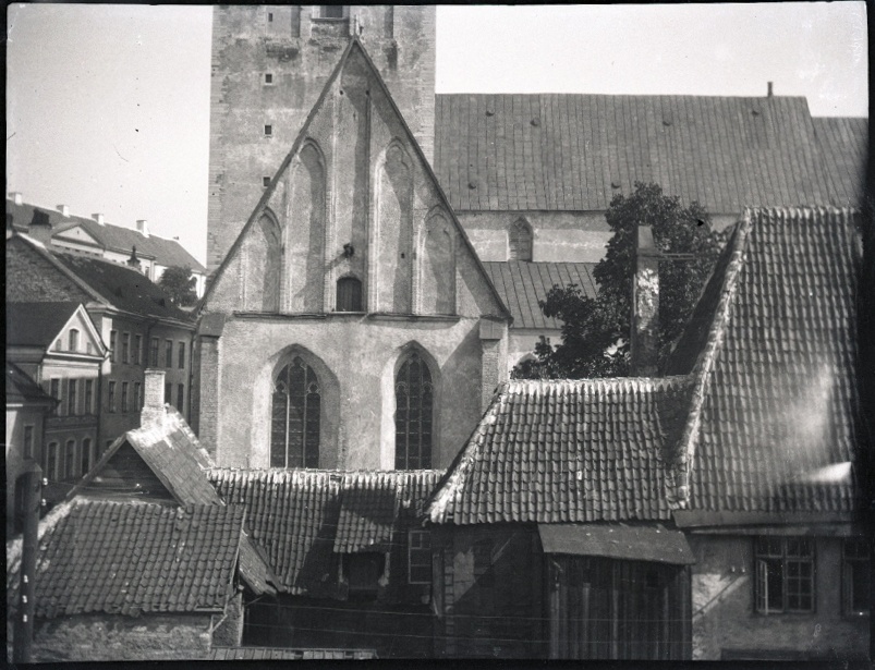 Tallinn, Niguliste kirik, lõunapoolne külg Antoniuse kabeliga.