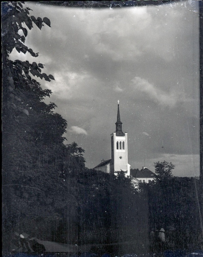 Tallinn, Jaani kirik, vaade Harjuvärava mäelt.
