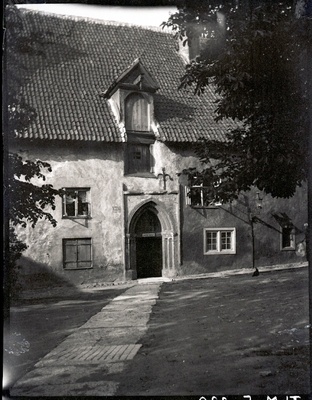 Tallinn, Niguliste kiriku õpetaja maja fassaad.  similar photo