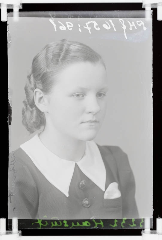 klaasnegatiiv ja foto, Hansmit, neiu rinnaportree, Paide 1930-ndad a.