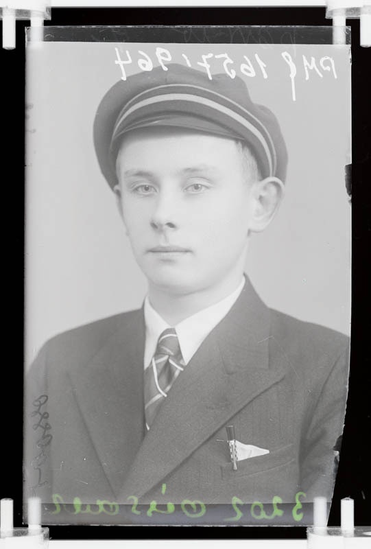 klaasnegatiiv ja foto, Oissar, noormehe rinnaportree, Paide 1930-ndad a.