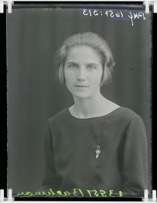 klaasnegatiiv, Bachmann, neiu rinnaportree, Paide 1930-ndad a.  similar photo