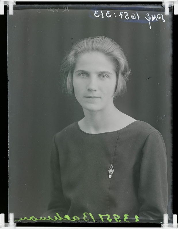klaasnegatiiv, Bachmann, neiu rinnaportree, Paide 1930-ndad a.