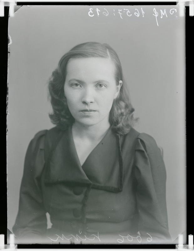 klaasnegatiiv, Leida Kikk, poolportree, Paide 1930-ndad a.