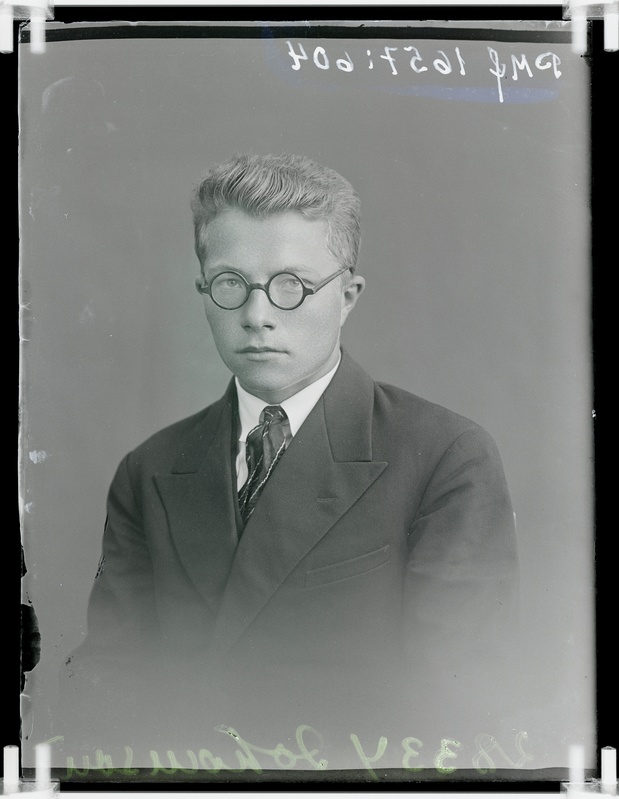 klaasnegatiiv, Johanson, noormehe rinnaportree, Paide 1930-ndad a.