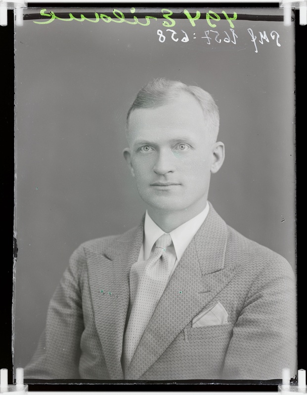 klaasnegatiiv, Erilane, mehe rinnaportree, Paide 1930-ndad a.